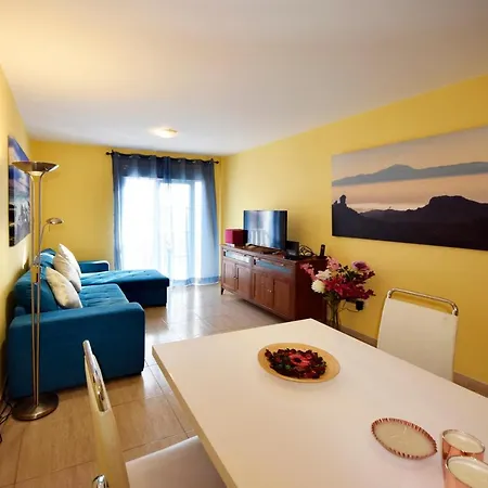 Cosy Modern At South Tenerife *